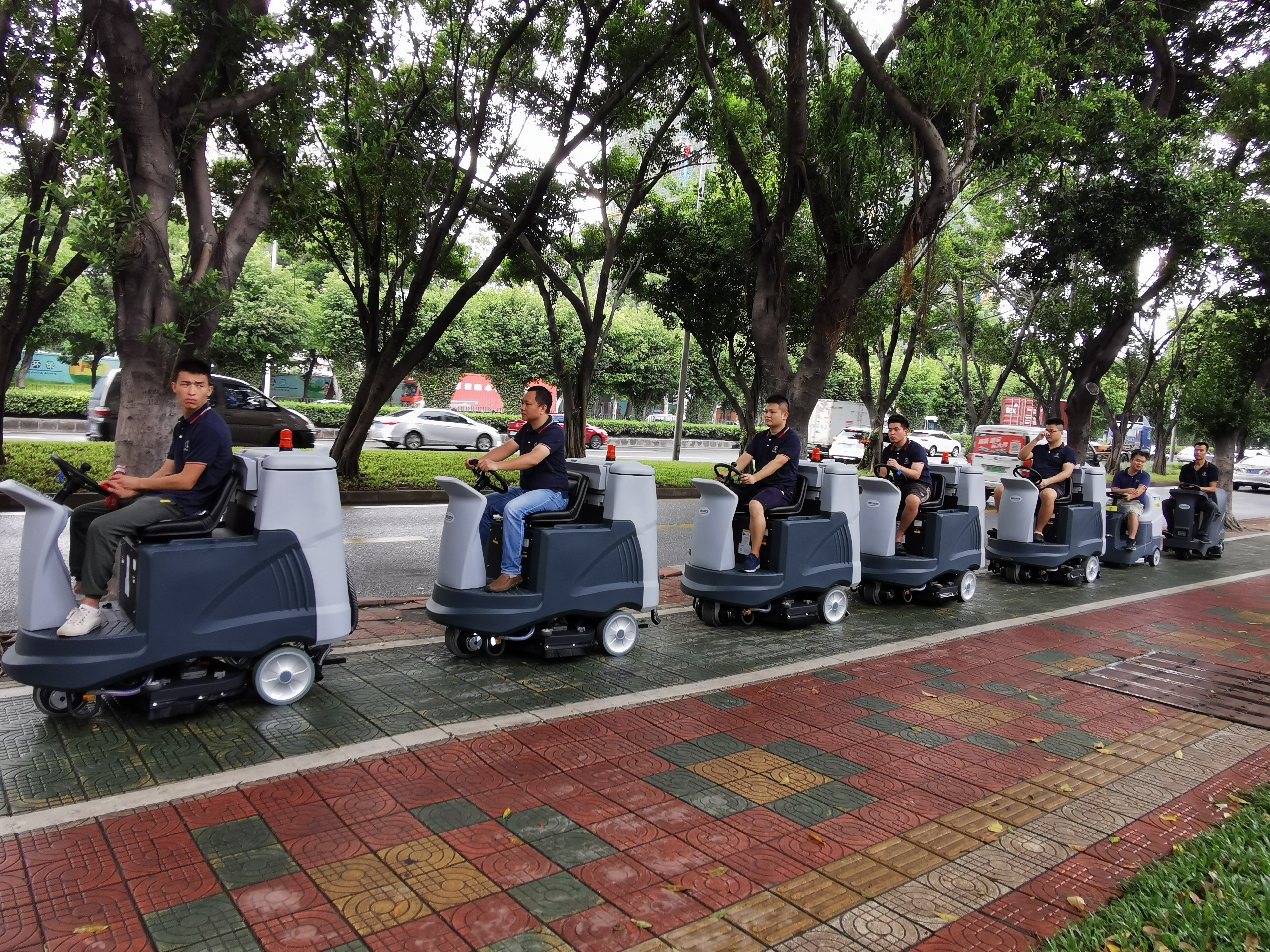 電動(dòng)洗地車(chē)保養方法